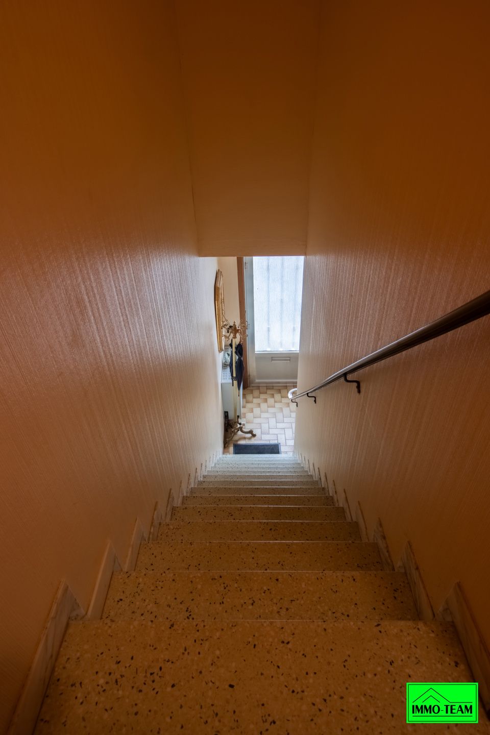 Op te frissen 2-gevelwoning nabij centrum foto 15