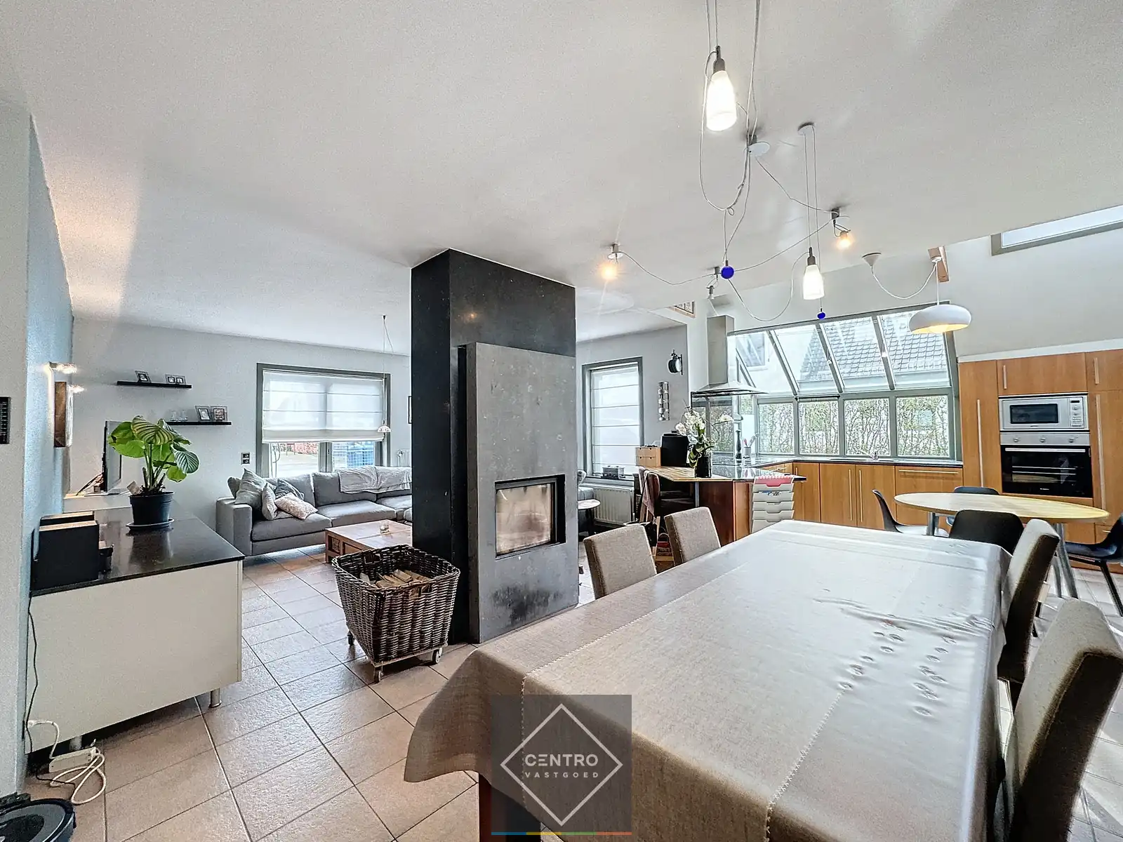 Instapklare VILLA met 2/3 slpkms, dressing, badkamer en garage met overkapping). Gelegen te Damme op wandelafstand gelegen van het centrum! foto 2