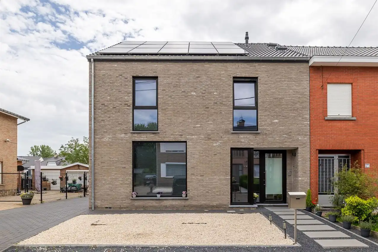 Nieuwbouw (A+) met 3 slaapkamers en mooie tuin op centrale ligging foto {{pictureIndex}}