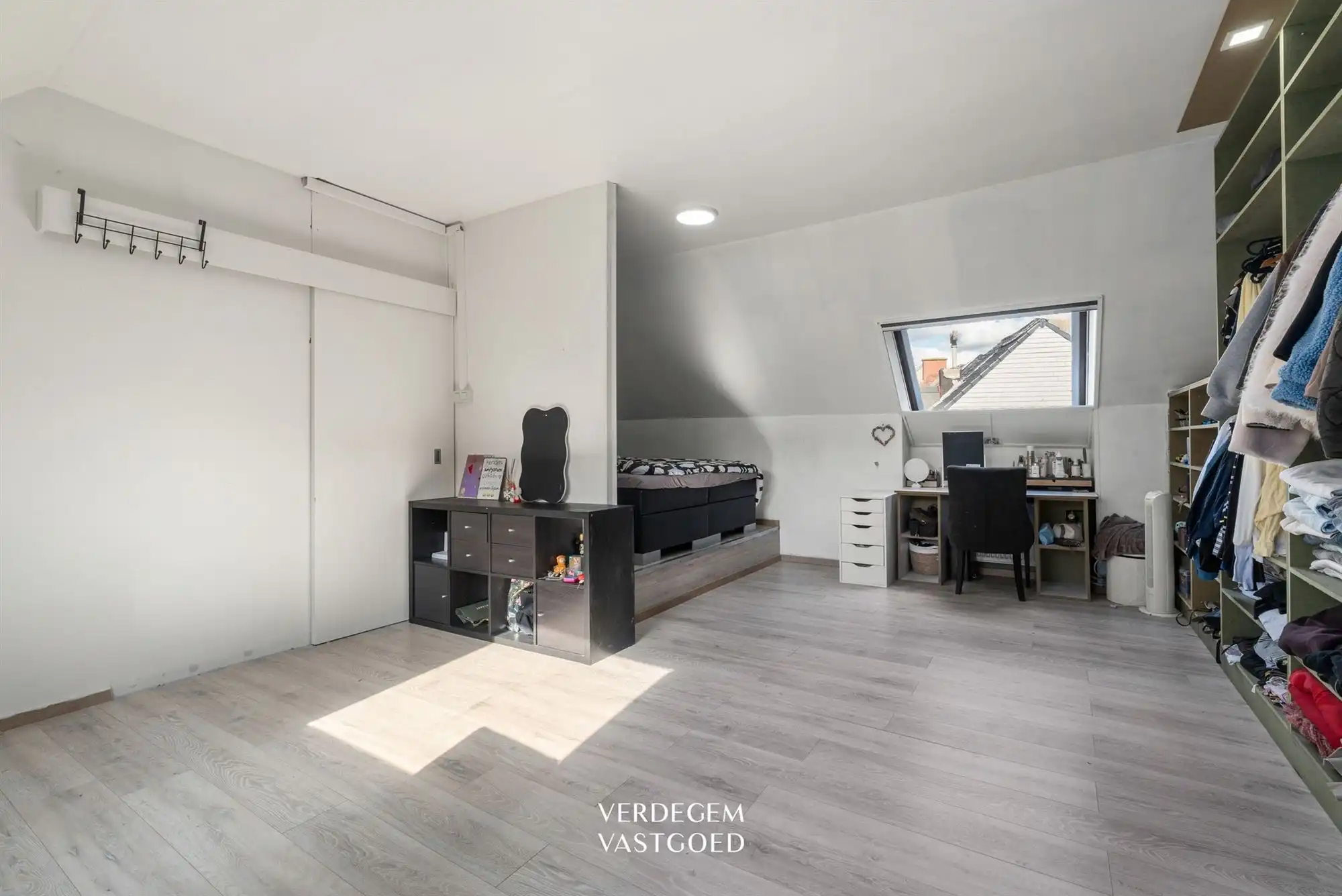 Verzorgde woning met 3 slaapkamers, terras en Bourgoyen als buur foto 14