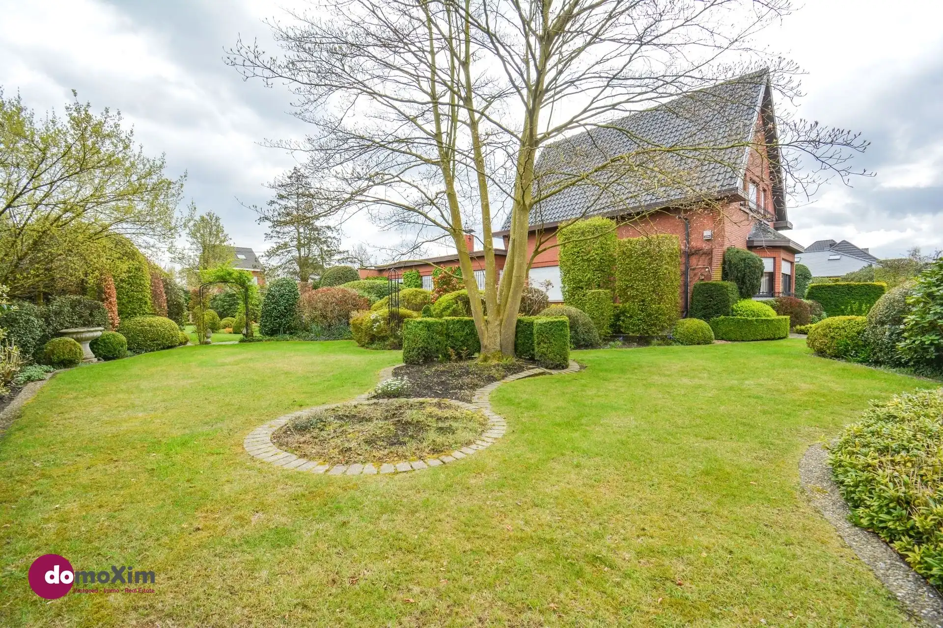 Statige villa met 3 slaapkamers op een ruim perceel in Hever foto 22