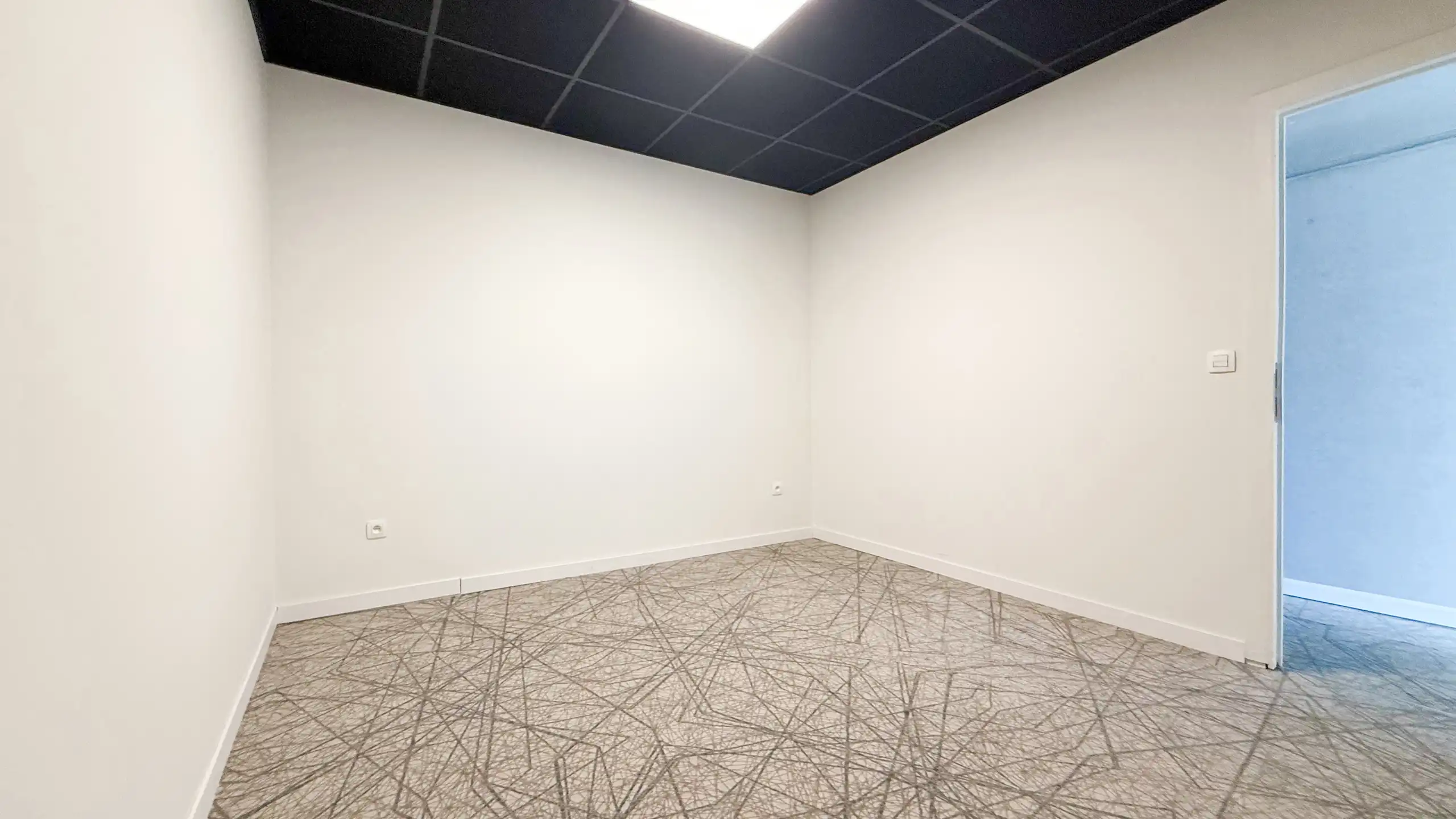 Recente KMO-unit van 400m² met kantoren op toplocatie in HZ! foto 13