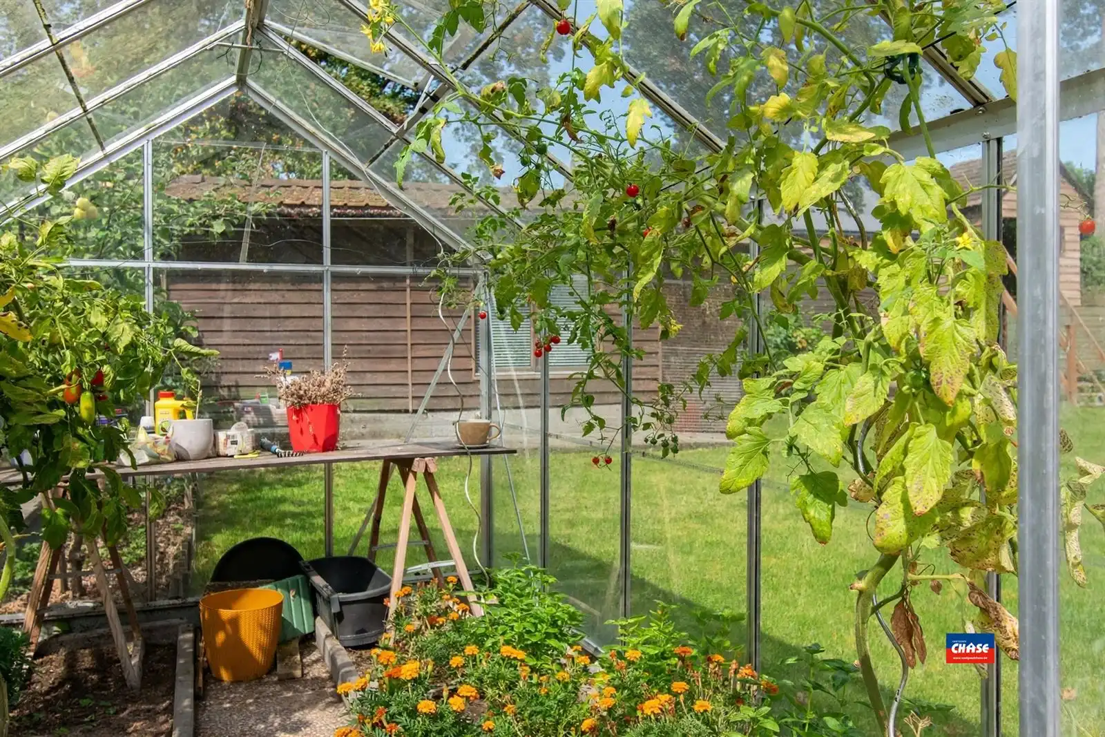 Ruime gezinswoning met drie slaapkamers, ruime tuin en oprit foto 13