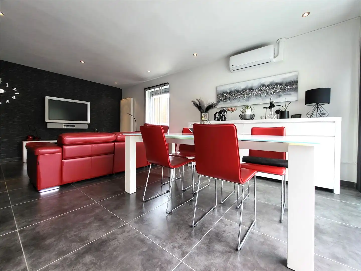 Op zoek naar een instapklaar appartement waar comfort en een uitstekende ligging samenkomen? foto 8