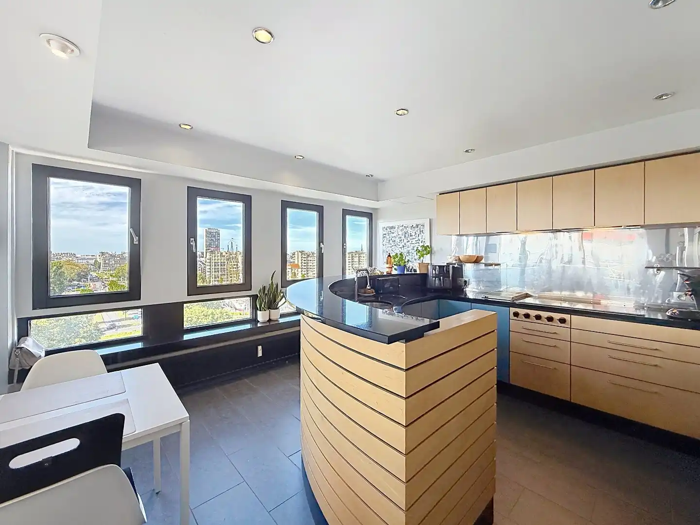 Uitzonderlijk goed gelegen instapklaar appartement met prachtig zicht op jachthaven  foto 8