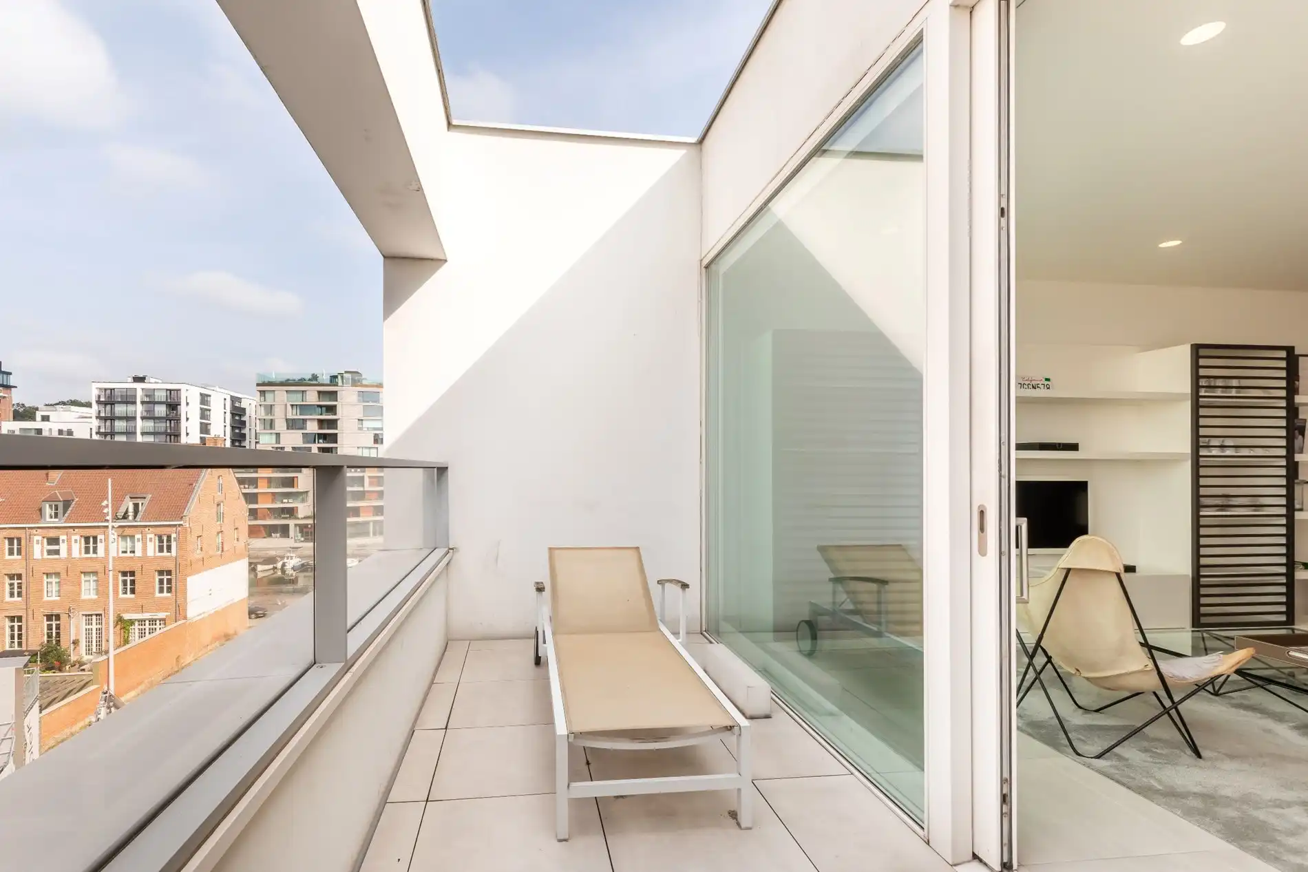 Prachtig afgewerkt en bemeubeld appartement met terras foto 5