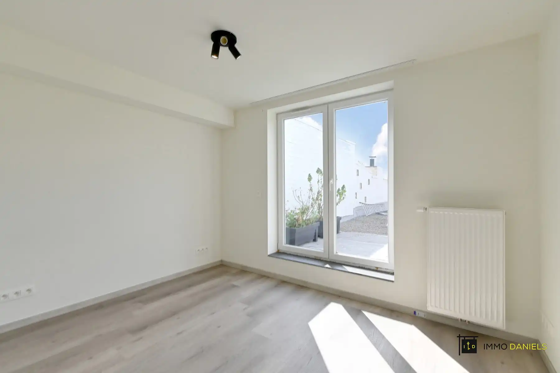 Gunstig gelegen handelspand met instapklare woonst (3slks.) foto 18