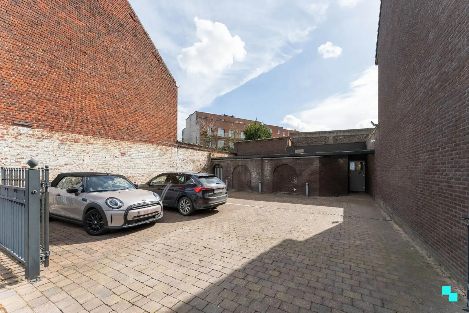 Kantoor met woonst en privé-parking te Roeselare foto 30