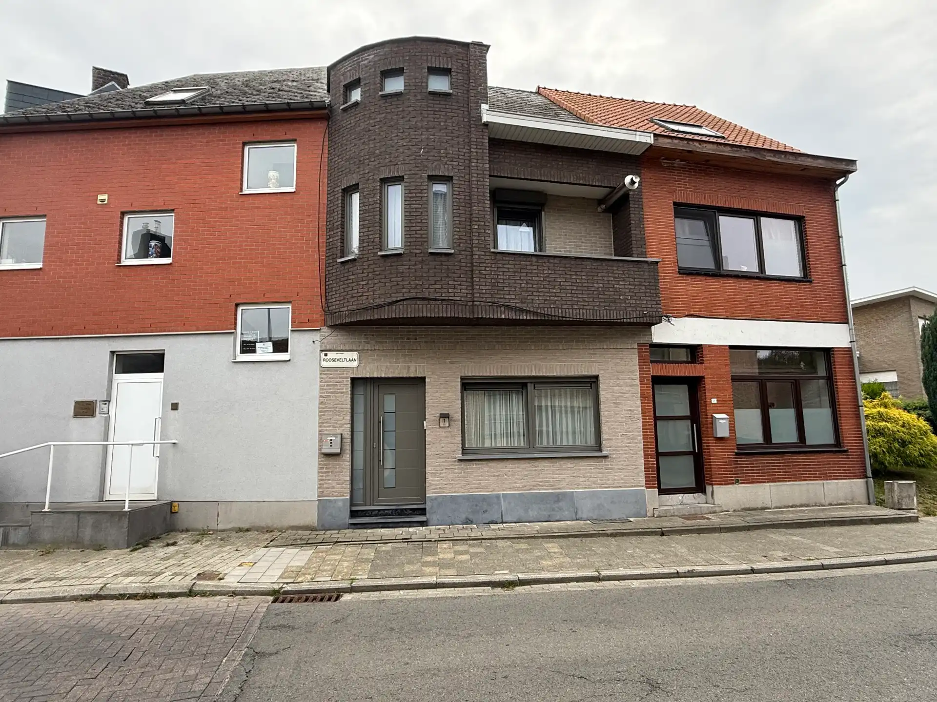 ERPE - Ruime, gerenoveerde woning met apart bureau/studio. foto 2