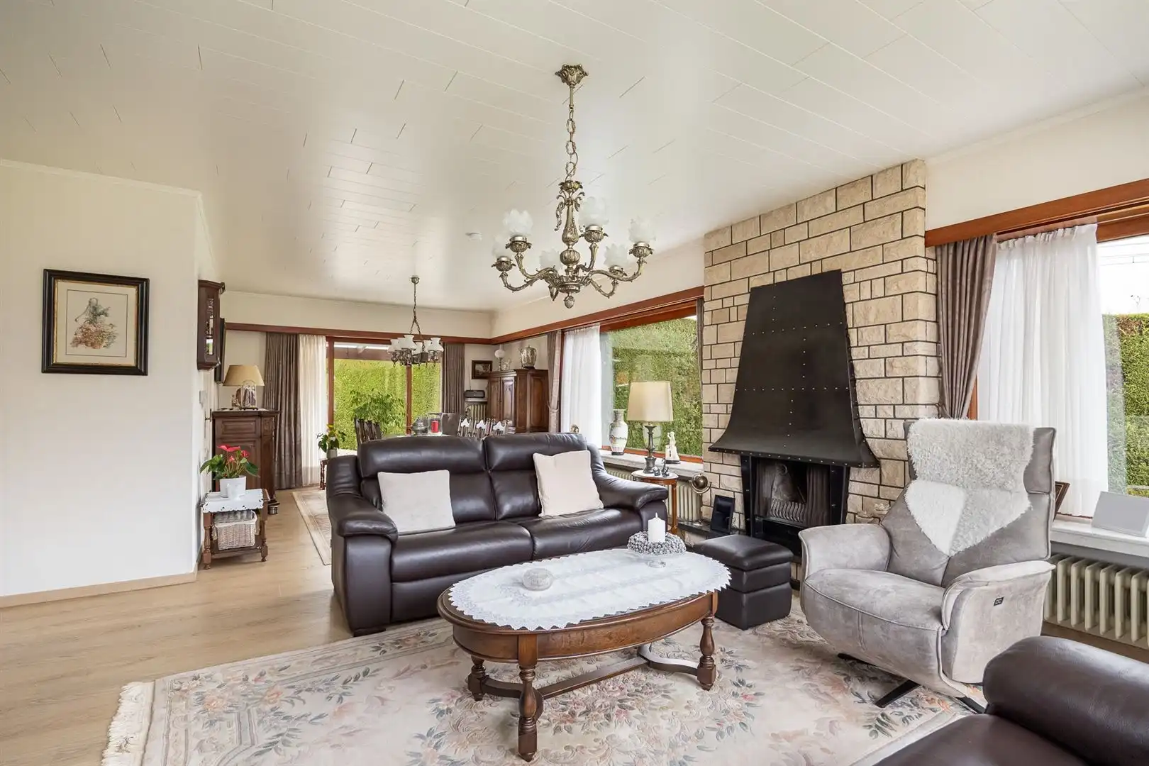 Verzorgde laagbouwwoning met tuin en garages! foto 4