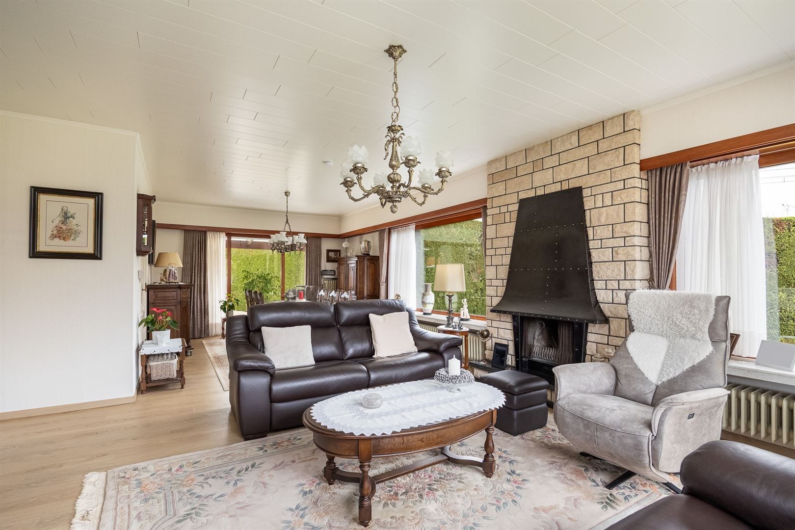 Verzorgde laagbouwwoning met tuin en garages! foto 4