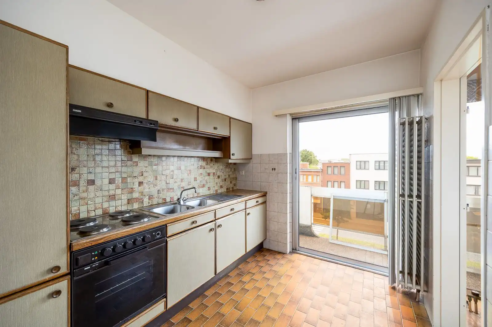 Ruim 3-slaapkamerappartement met renovatiepotentieel! foto 7