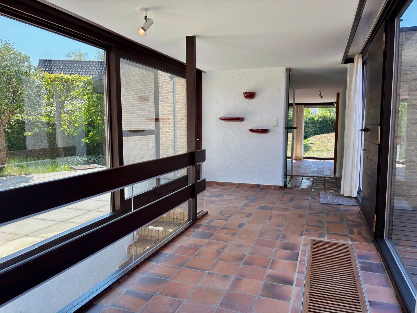Bijzondere modernistische Villa te huur residentieel gelegen foto 6