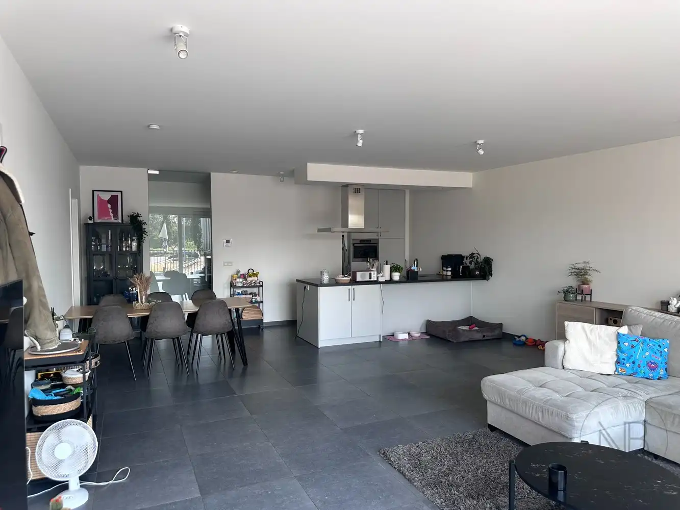 Ruim appartement met twee slaapkamers en autostaanplaats in Genk foto 2