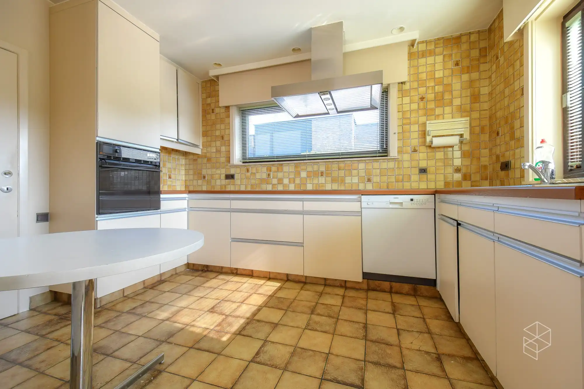 Grote goed onderhouden woning met 3 slpk, tuin en grote garage foto 5