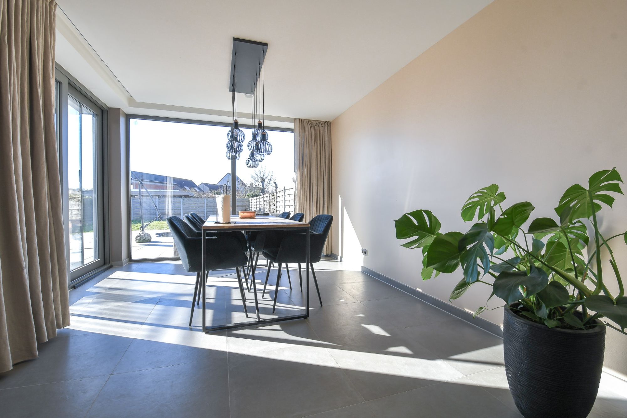 | BEZOEKMOMENT ZAT 28/06 - 11u - 12u30 | Ruime energiezuinige woning met 4 SLPKS, tuin en garage in het centrum van Klemskerke foto 9