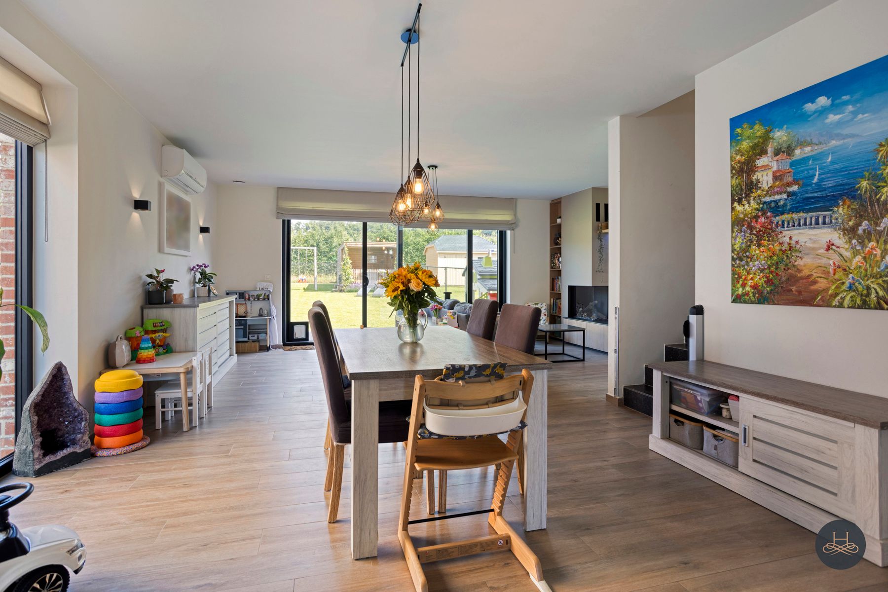 Recente moderne halfopen woning met zicht op groen foto 4
