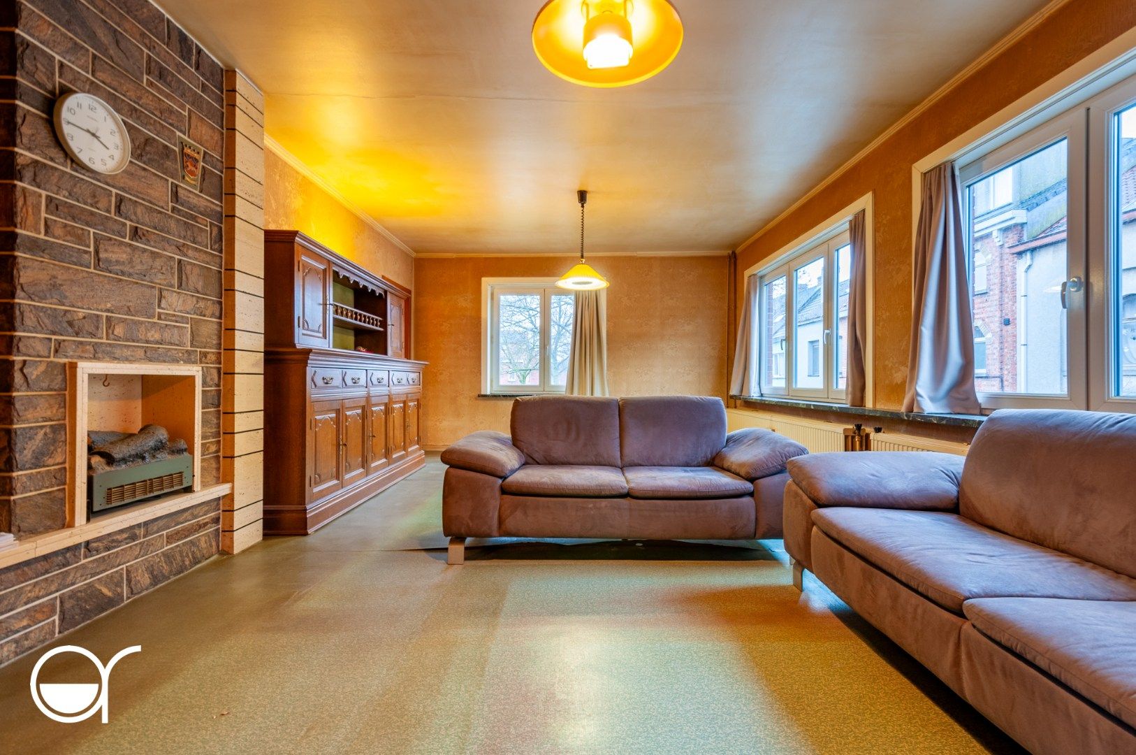 Op te frissen halfopen bebouwing met 5 garages in Mariakerke foto 9