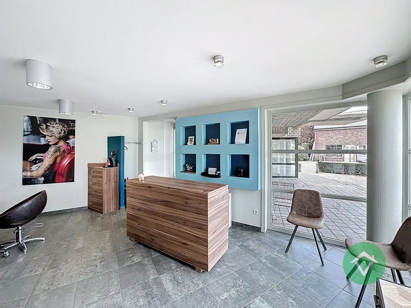 Volledig gerenoveerd handelspand met woonst en garage te Koekelare foto 21