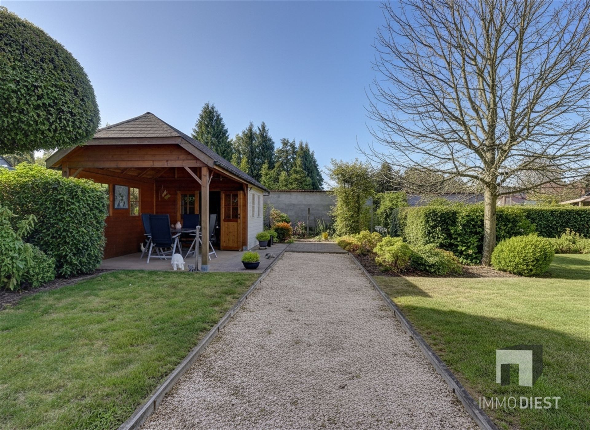 Aantrekkelijke en instapklare woning met 3 slaapkamers en prachtig aangelegde tuin op 12a 77ca. foto 36