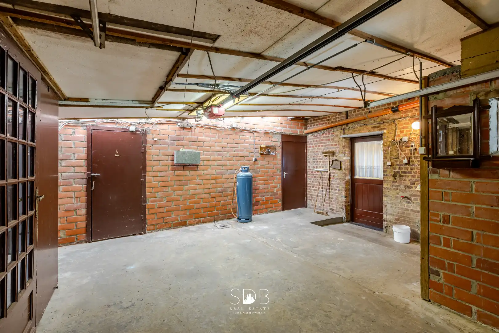 Landelijke hoeve met bijgebouwen en aanpalende graslanden op 14.677m²  foto 10