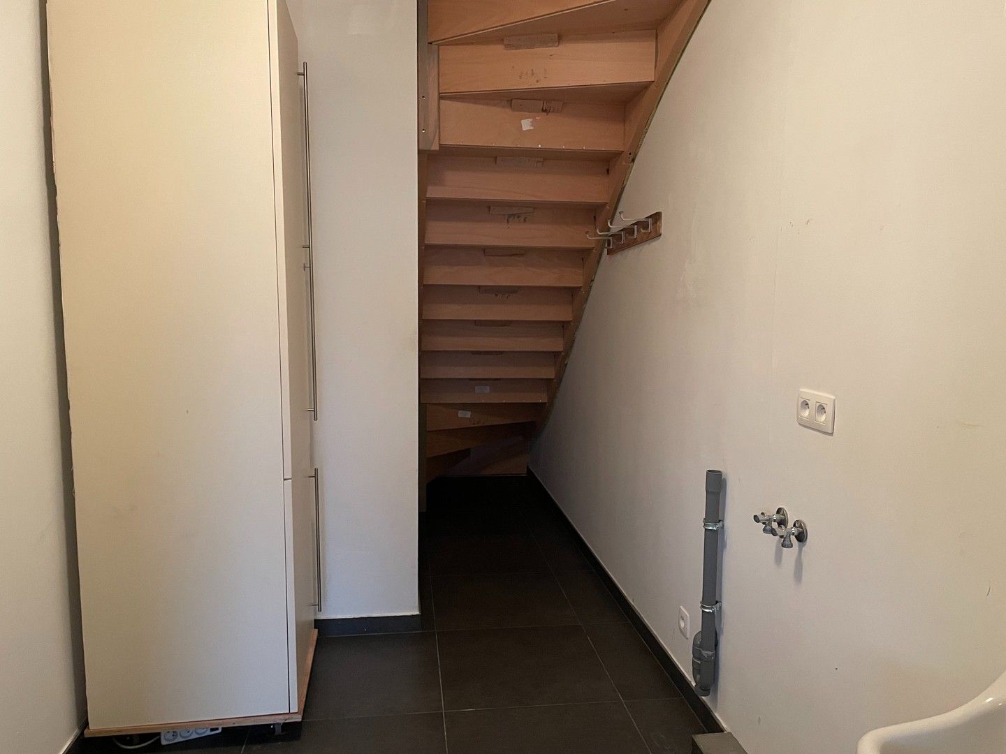 Recent en verzorgde hoekwoning met 2 parkeerplaatsen en garage foto 9