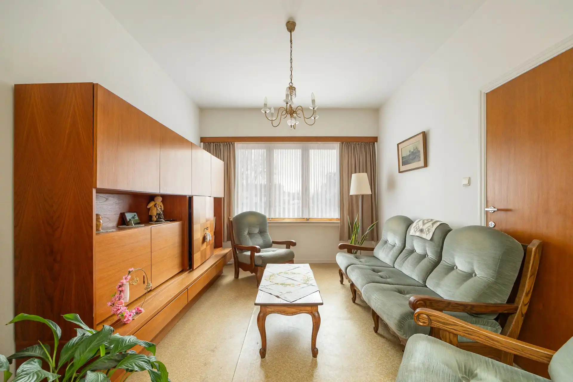 Te renoveren woning met potentieel in de Letterkundestraat! foto 3