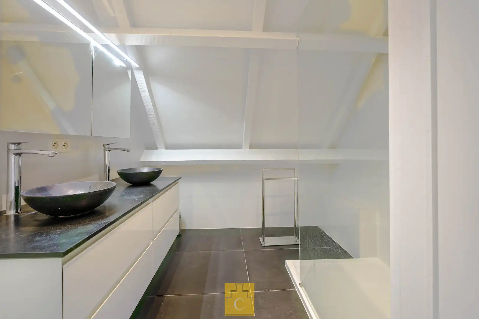 De Rozeblomme, 16e eeuwse abdijhoeve met vergunning voor luxueuse B & B in bijgebouw, circa 2,5 ha foto 27