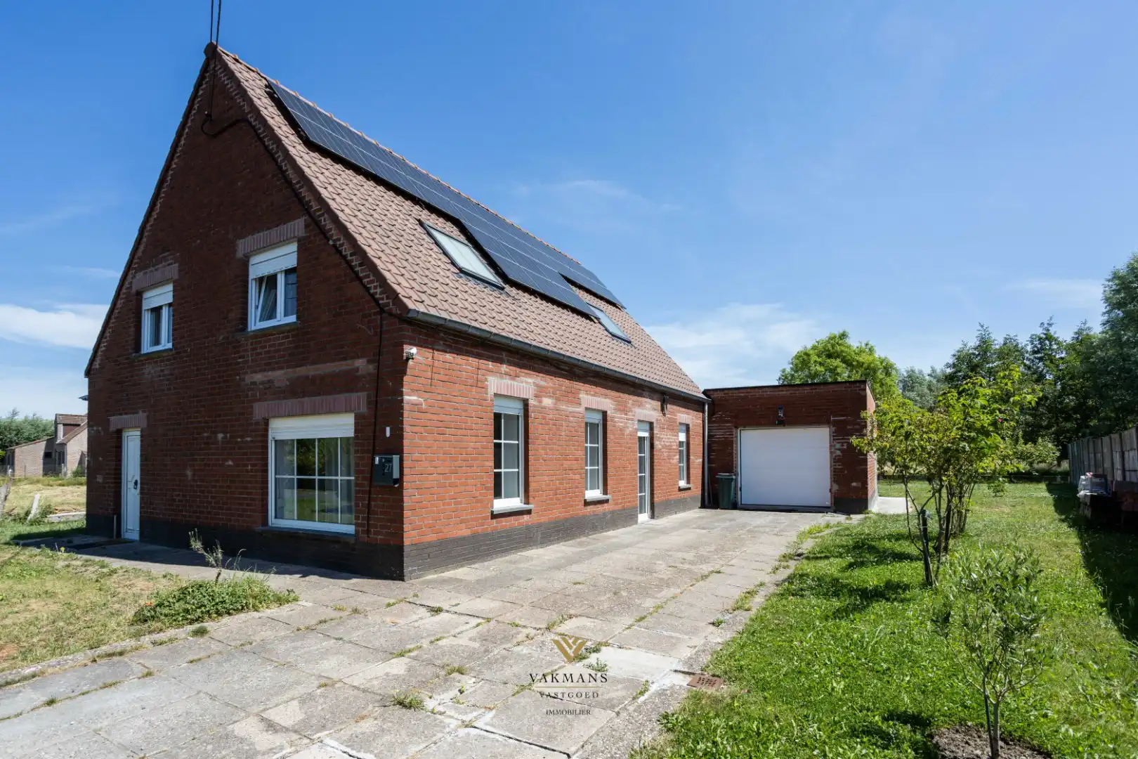 Alleenstaande woning op den buiten met 3 slaapkamers en garage foto 29