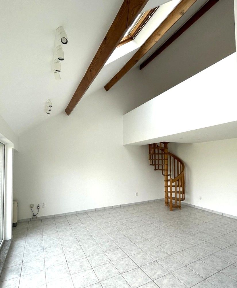 Ruim en lichtrijk duplex appartement met grote inpandige garage in Rotselaar foto 3