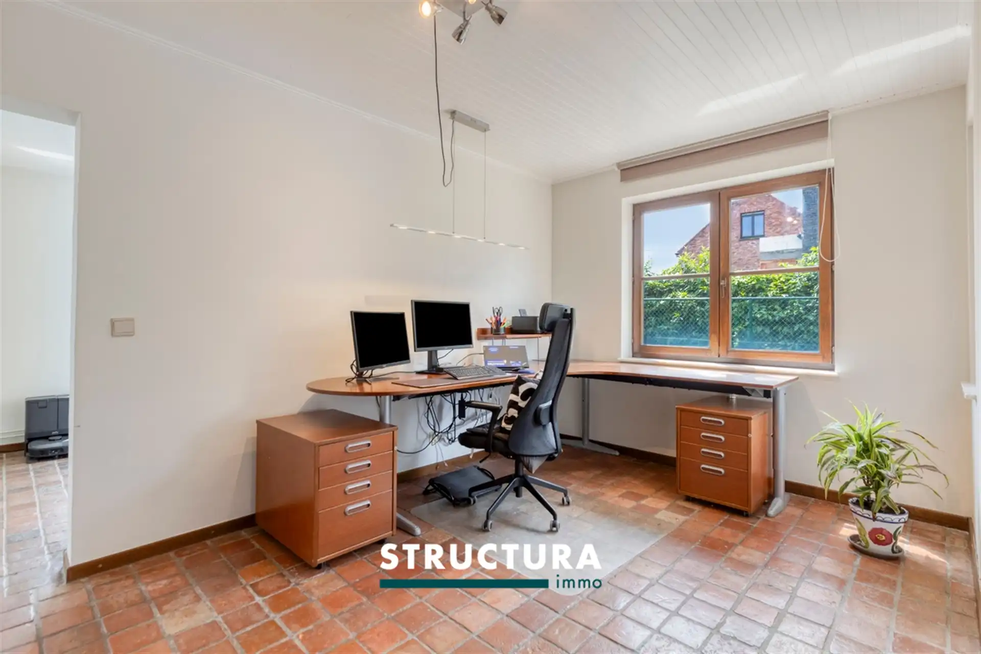 Rustig gelegen woning met 4 slaapkamers en prachtige tuin foto 17