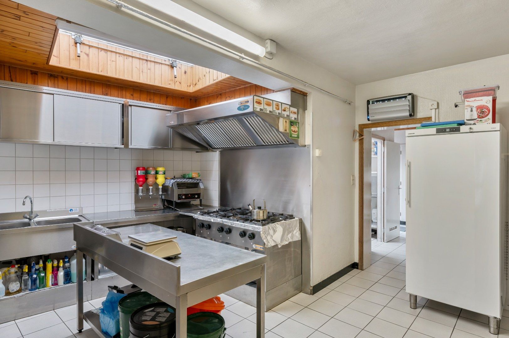 Handelspand in Olen met horeca- en andere mogelijkheden met bovenliggend appartement foto 8