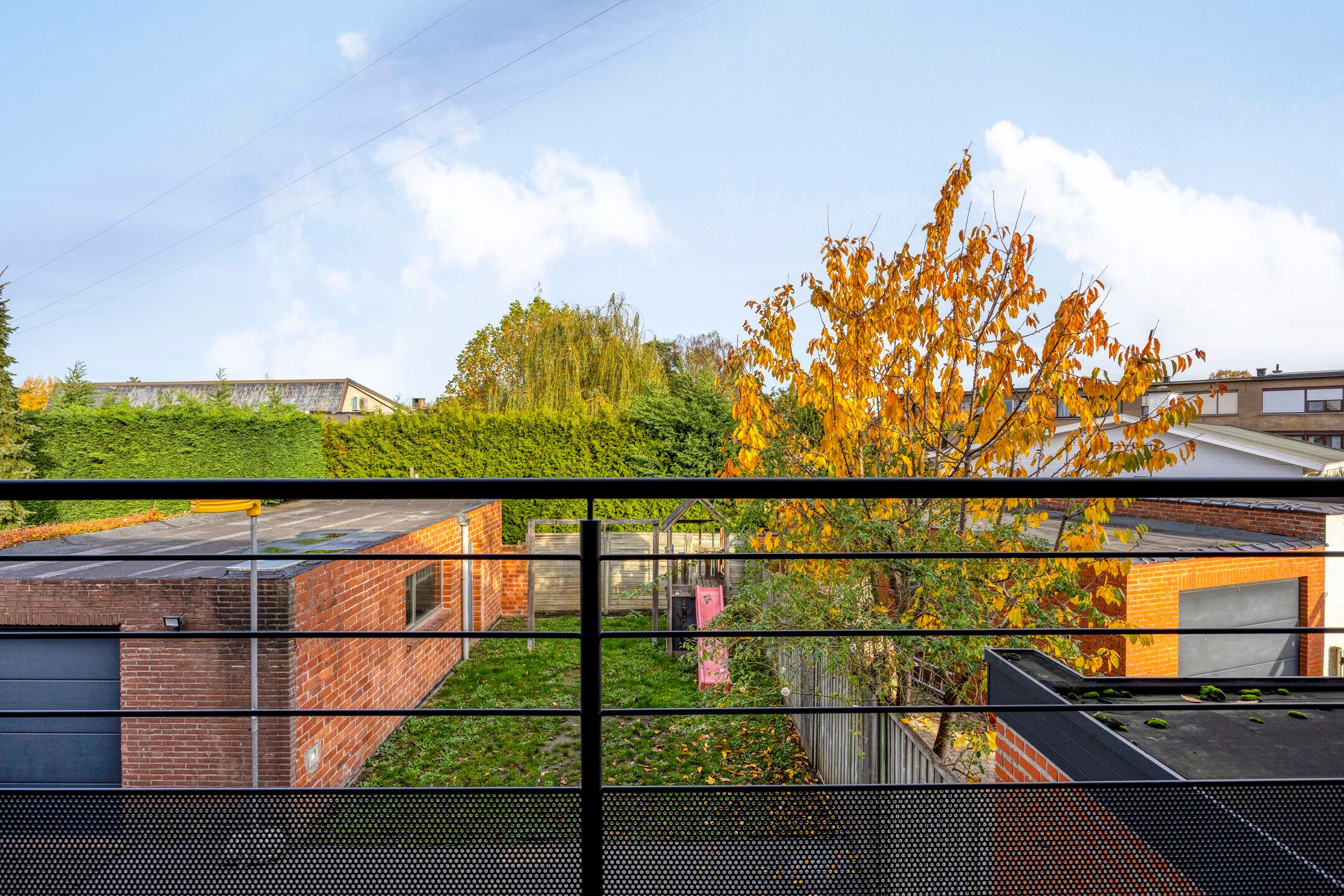 Halfopen bebouwing op uitstekende locatie foto 21