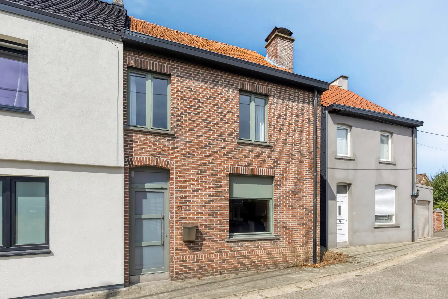 TE KOOP - instapklare woning met 3 slaapkamers en garage foto 2