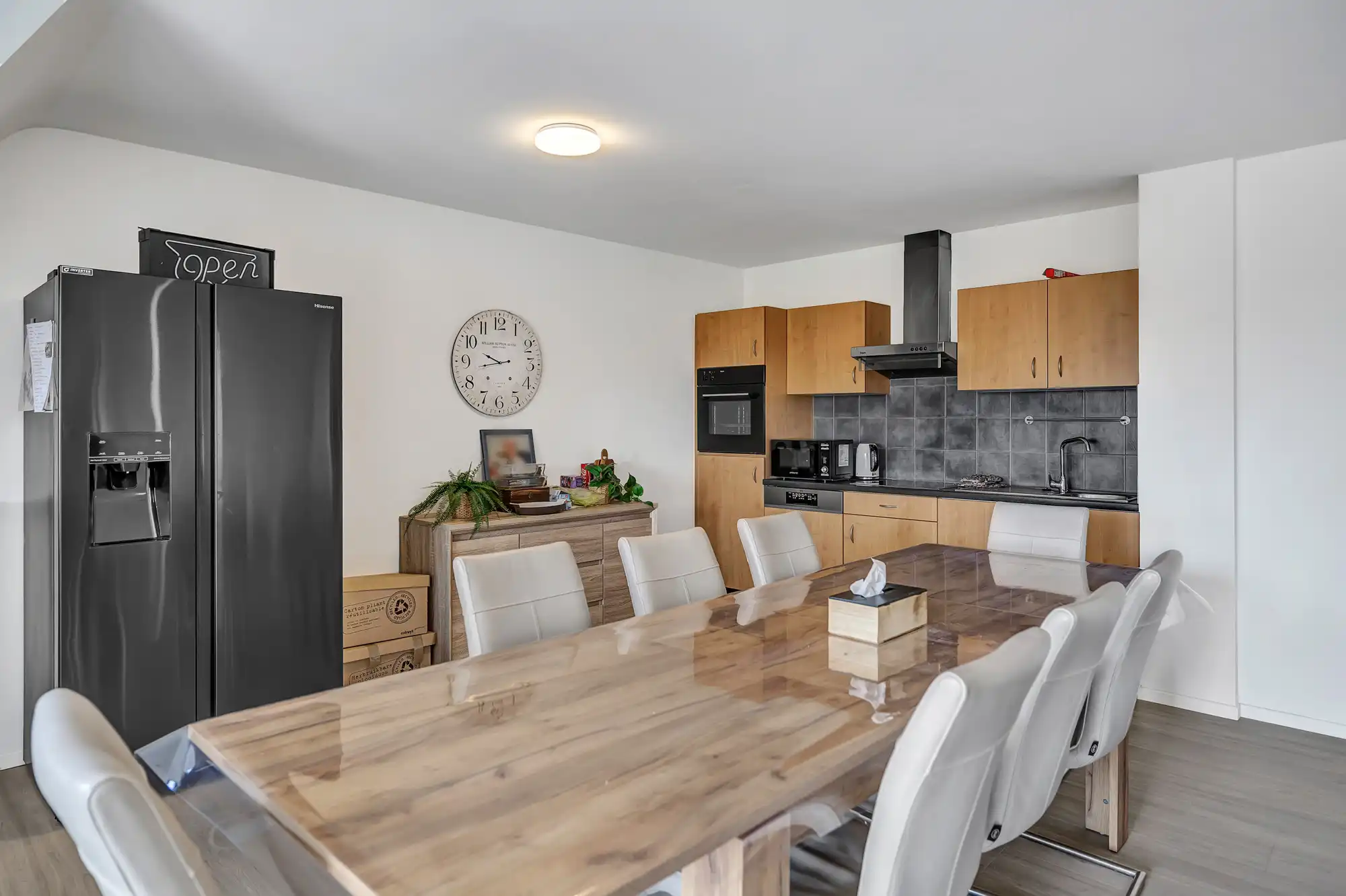 Gerenoveerd appartement met twee slaapkamers en staanplaats foto 5