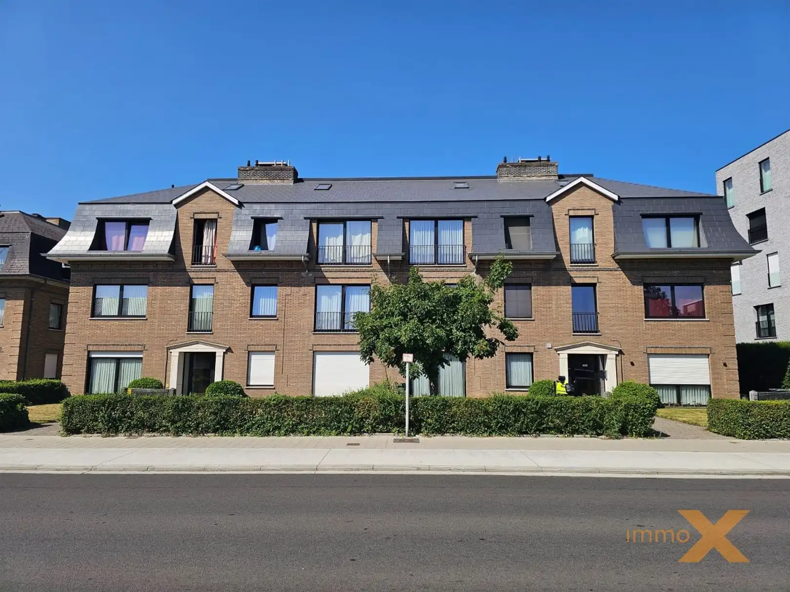 RUIM 2 SLPK APPARTEMENT MET GARAGE EN GROTE ZOLDER foto {{pictureIndex}}