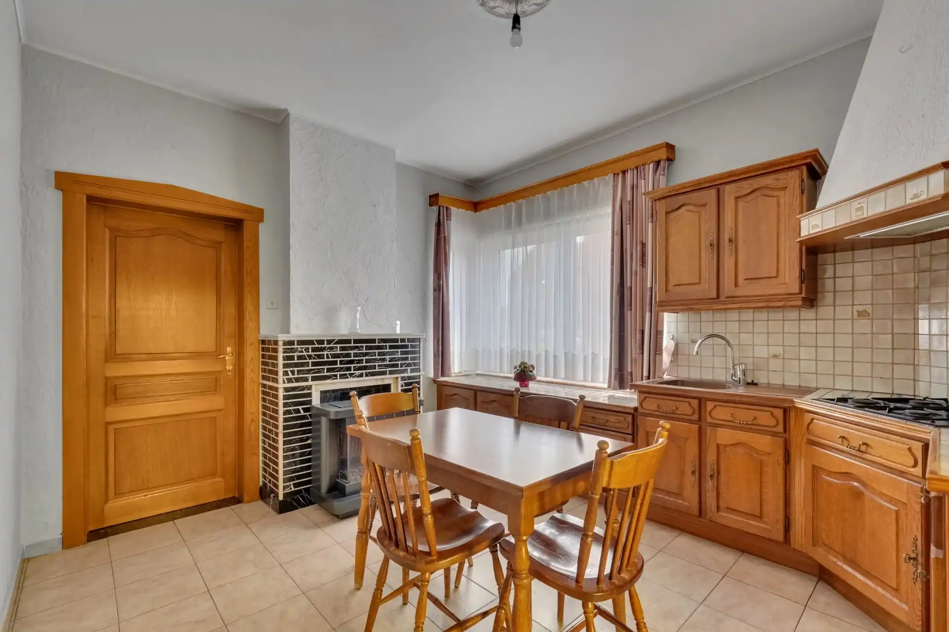 Charmante woning met 2 slaapkamers, garage én magazijn foto 4