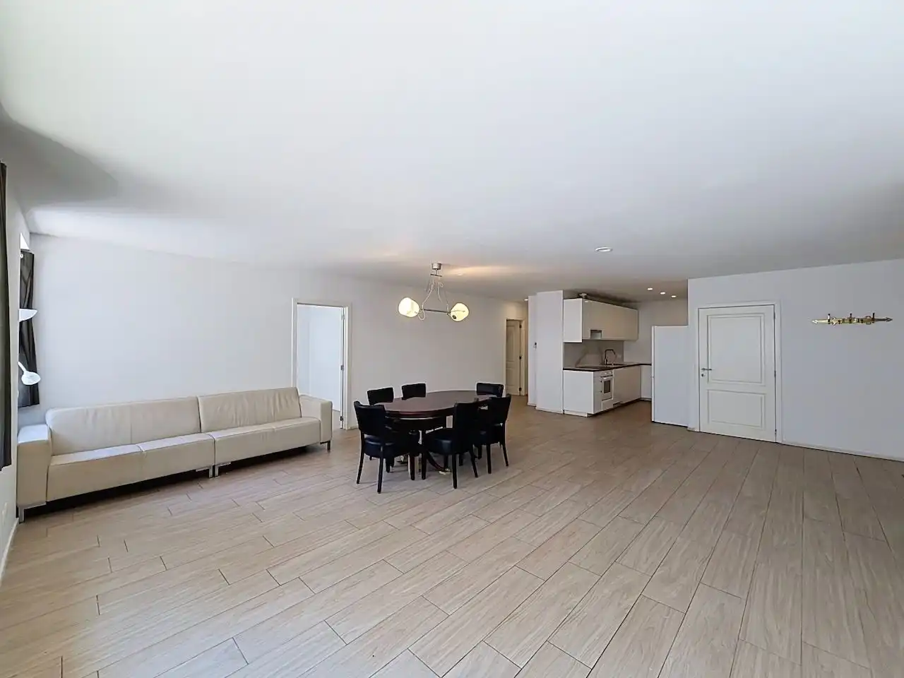Buitengewoon ruim gelijkvloers appartement met 3 slaapkamers en hobbyruimte foto 5