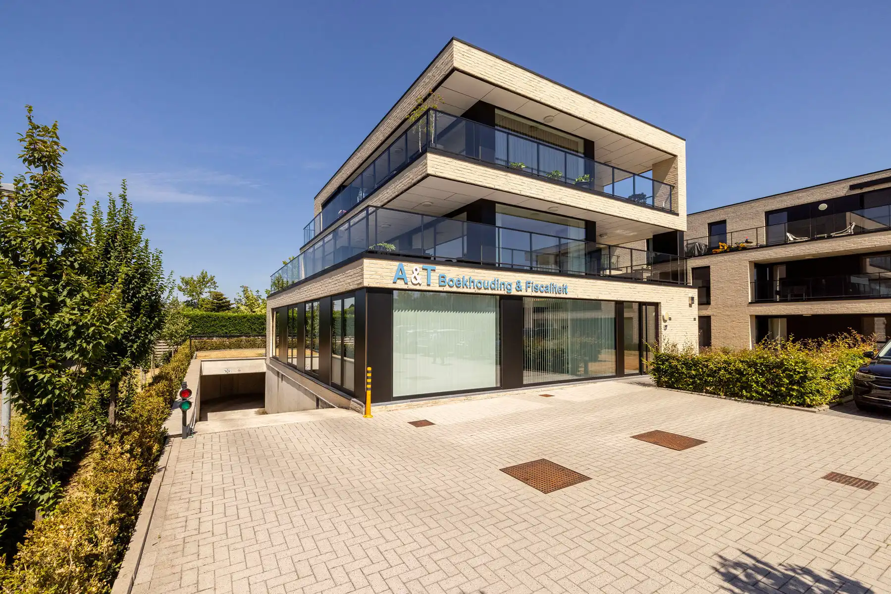 Ruim appartement met 2 slpks, terras van 71m2 en 2 staanplaatsen foto 22