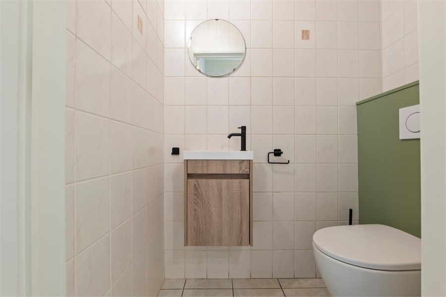 RUIM GELIJKVLOERS APPARTEMENT MET 3 SLKS EN EEN STAANPLAATS OP WANDELAFSTAND VAN HET CENTRUM VAN SINT-TRUIDEN foto 18