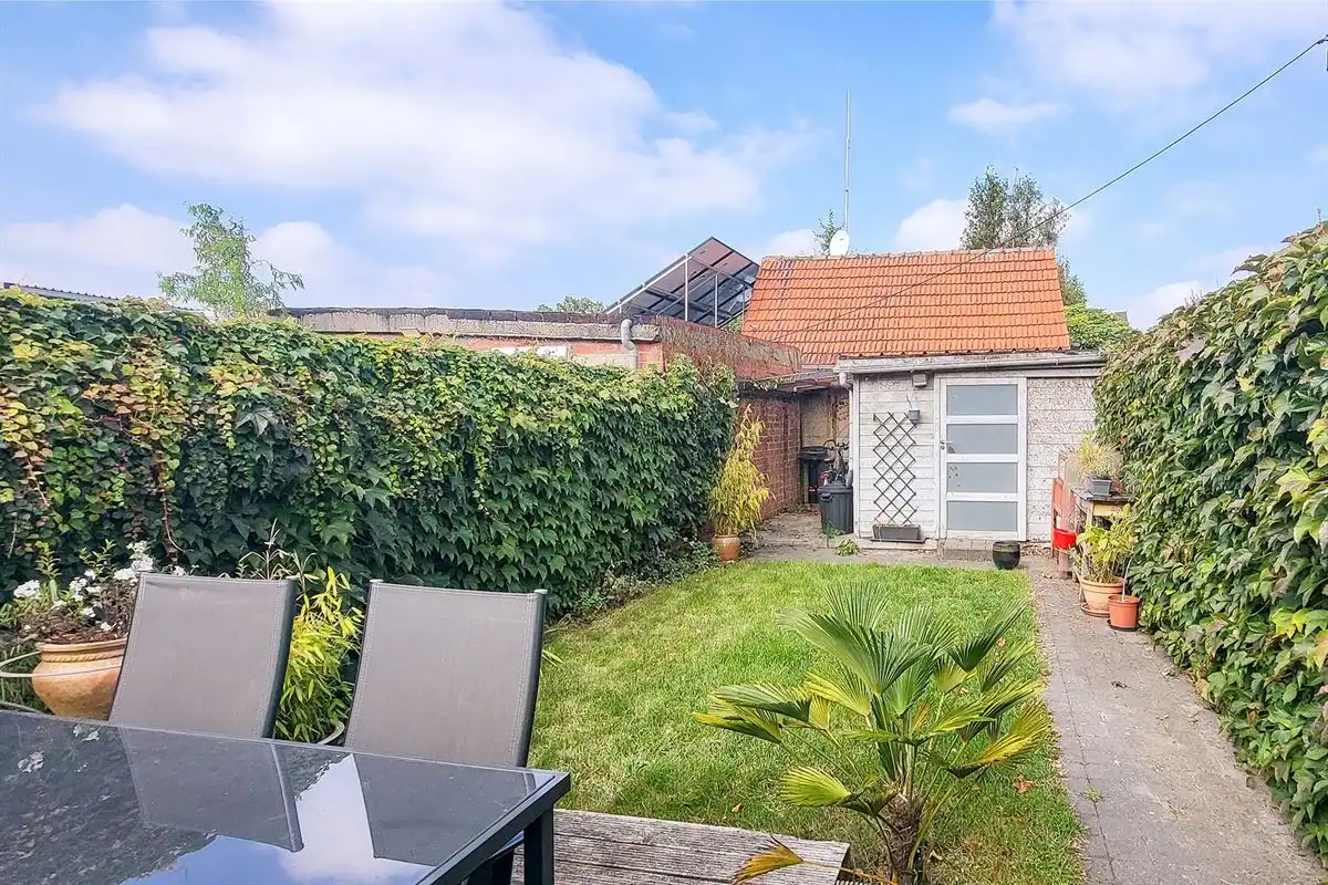 Leuke (starters)woning met zij-ingang foto 3