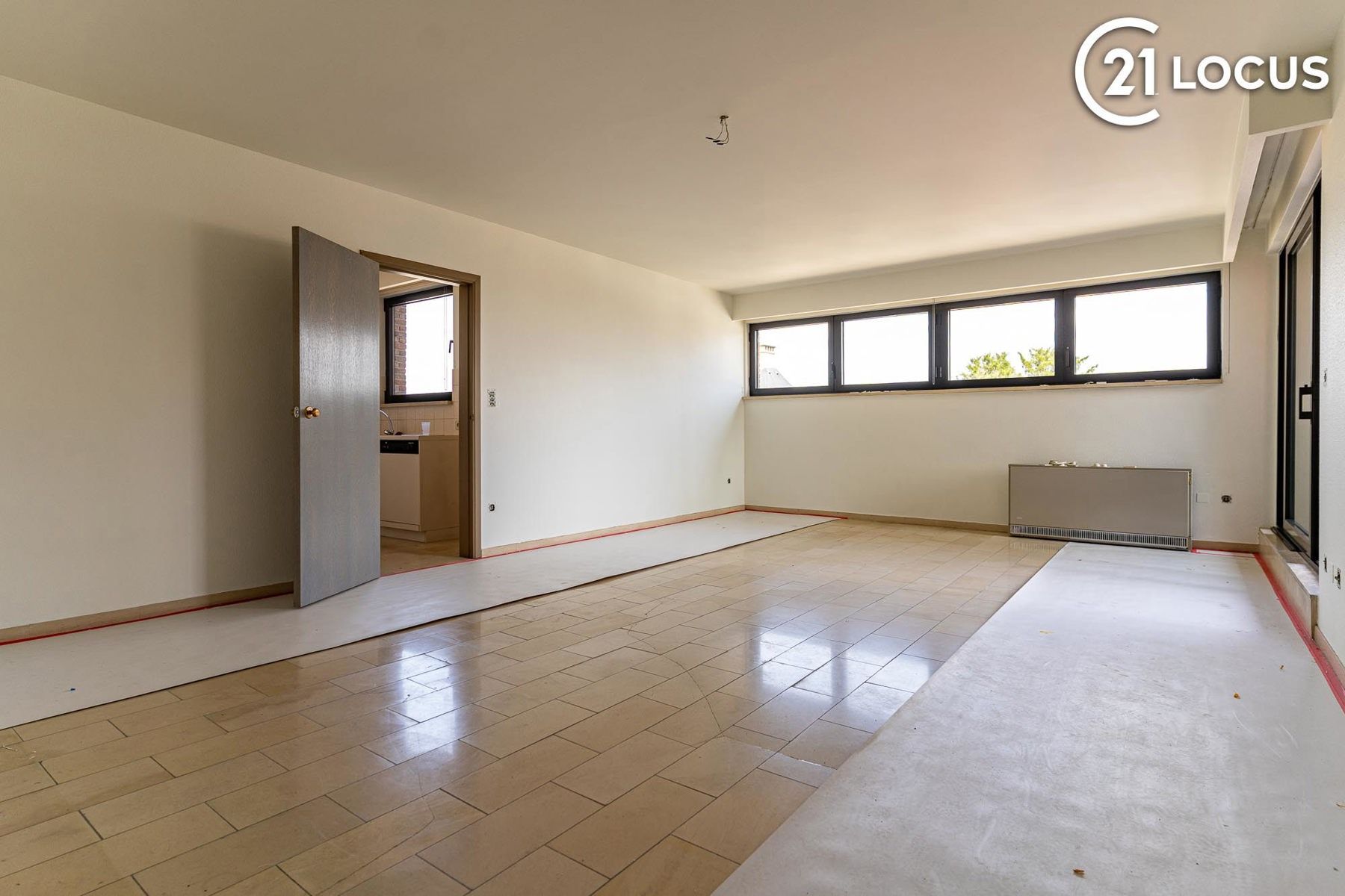 Mooi ruim & lichtrijk appartement centrum Kruibeke te Huur ! foto 5