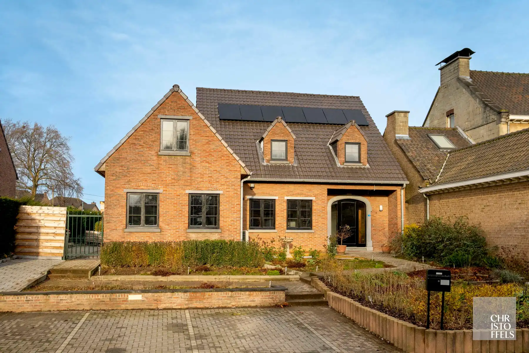 Instapklare woning (279m²) in groene omgeving te Kesselt-Lanaken! foto {{pictureIndex}}