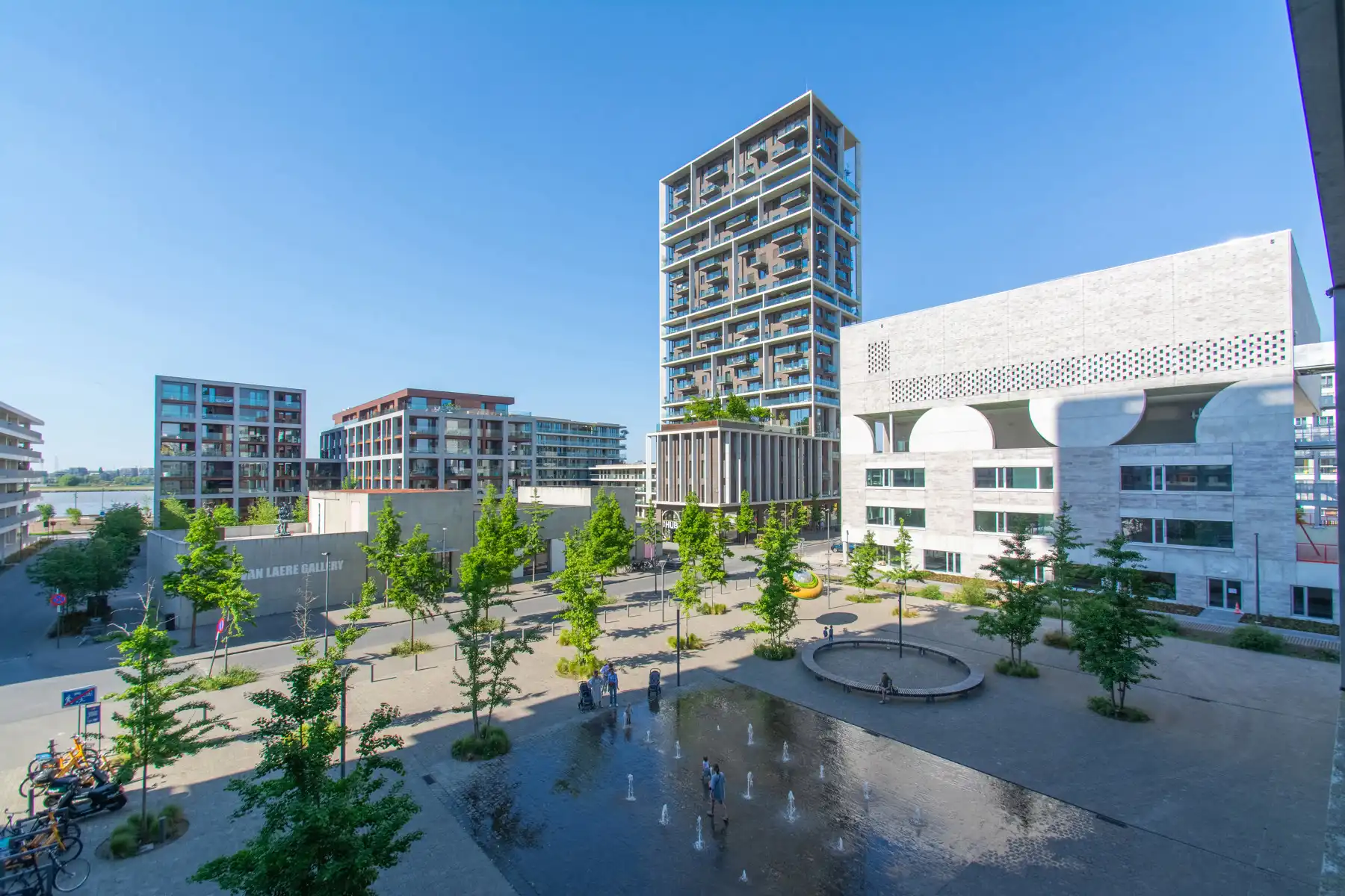 Goed gelegen en veilige parkeerplaats in Antw (Nieuw Zuid) foto {{pictureIndex}}