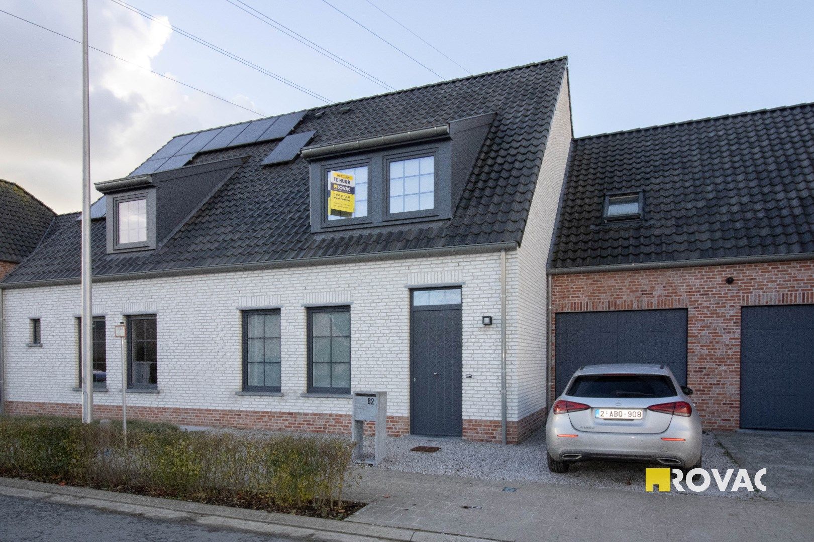 Rustig gelegen nieuwbouwwoning met garage en tuin! foto {{pictureIndex}}