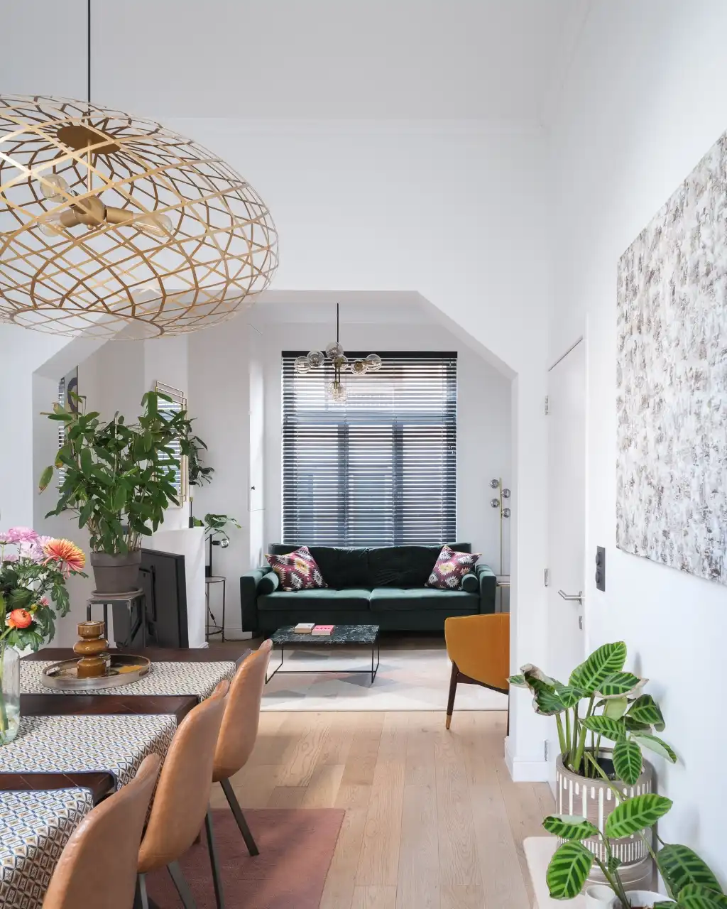 Karaktervolle gezinswoning met vier slaapkamers, twee badkamers en een mooi ingerichte buitenruimte foto 7