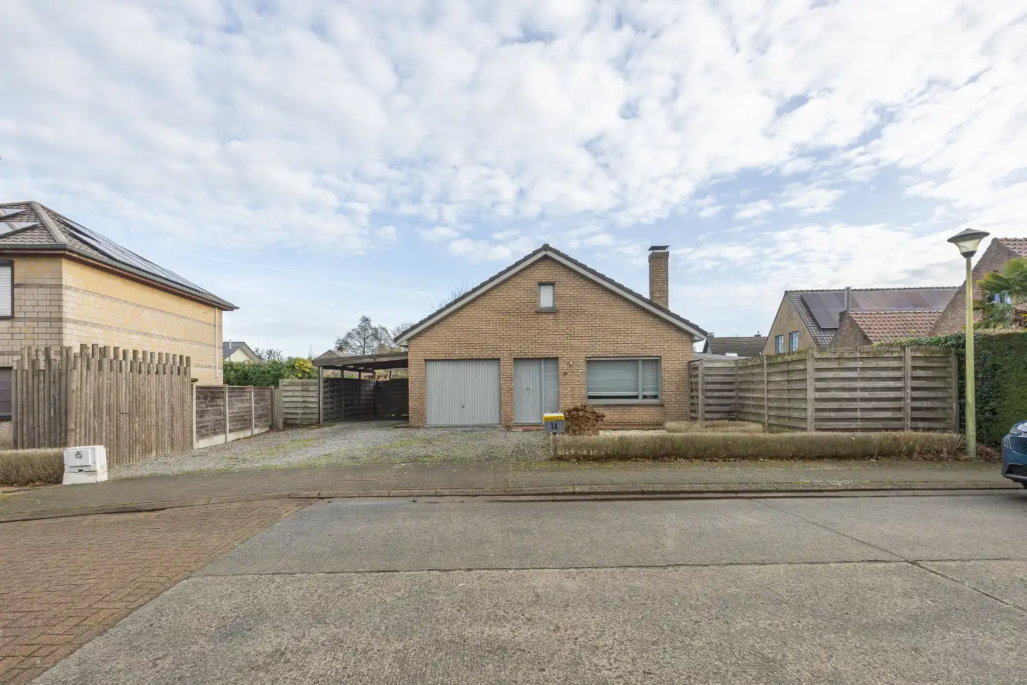 Hoofdfoto van de publicatie: Te renoveren bungalow met potentieel in Jabbeke