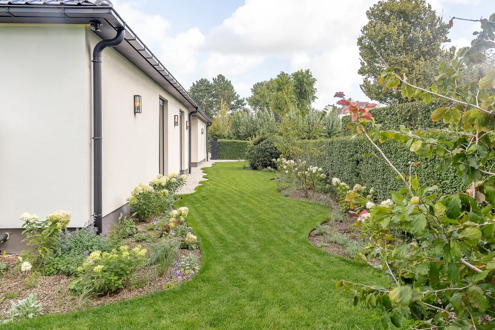 Prachtige alleenstaande villa met 5 slaapkamers gelegen in een rustige residentiële omgeving. foto 12