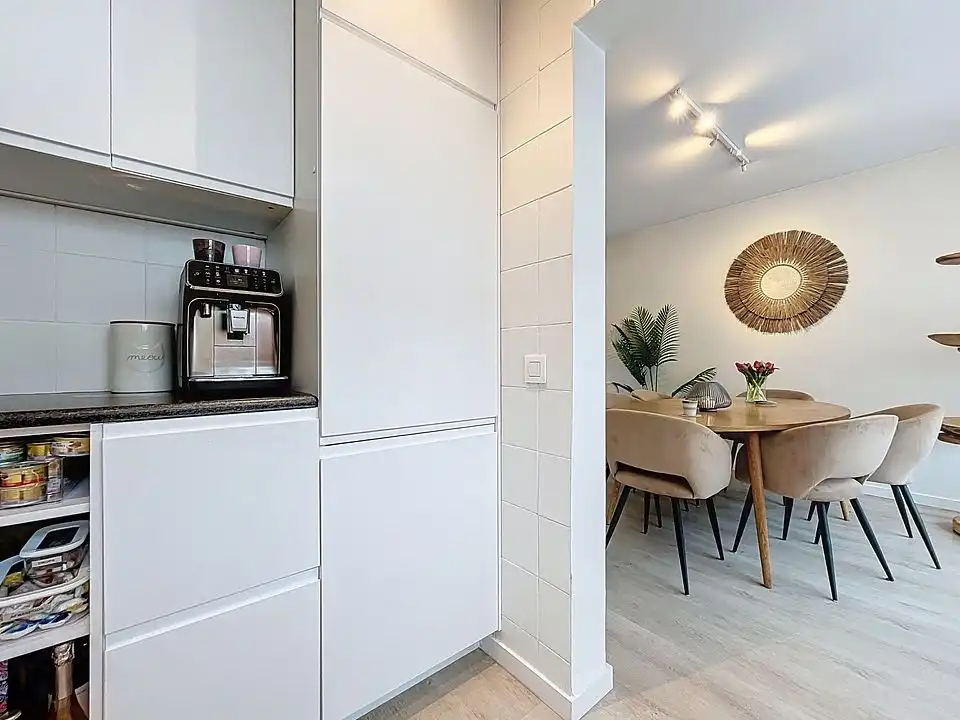 Gerenoveerd hoekappartement GLV  (2 slpks + dressing/bureau/babykamer) met tuin en garage foto 9
