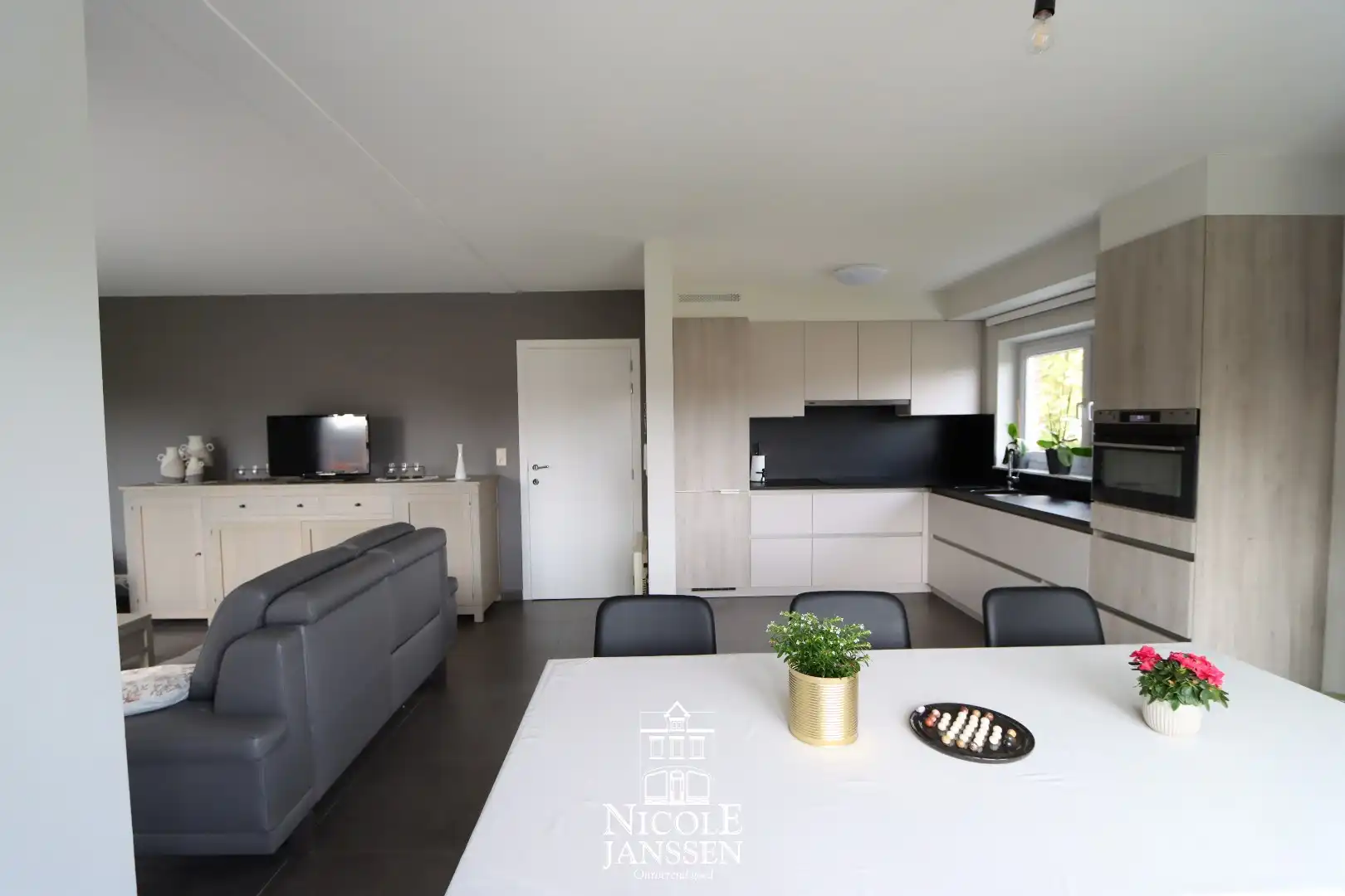 Verzorgd, instapklaar appartement foto 4